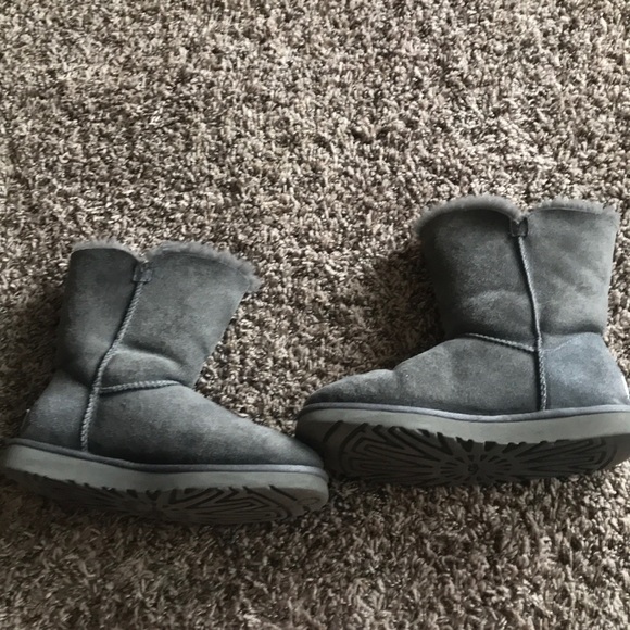 UGG Bailey Boots in Grey - Picture 4 of 6